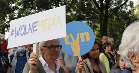 Jak przebiegają demonstracje sprzeciwiające się Lex TVN?